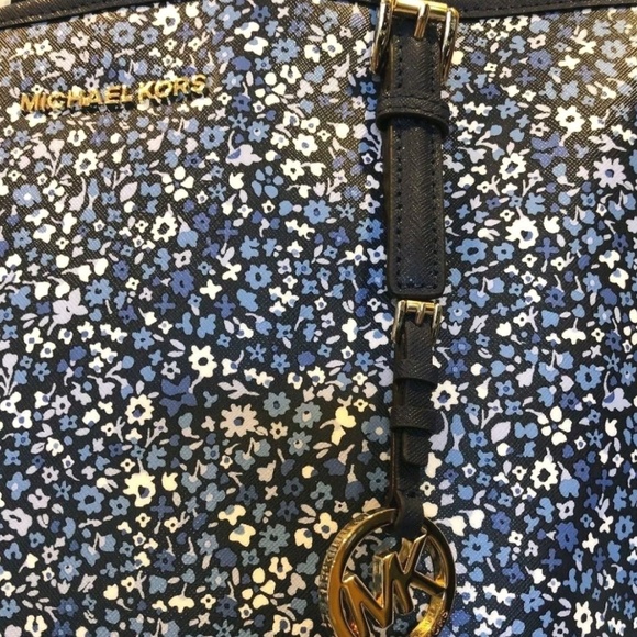 MK med tote new with tags - Picture 3 of 4